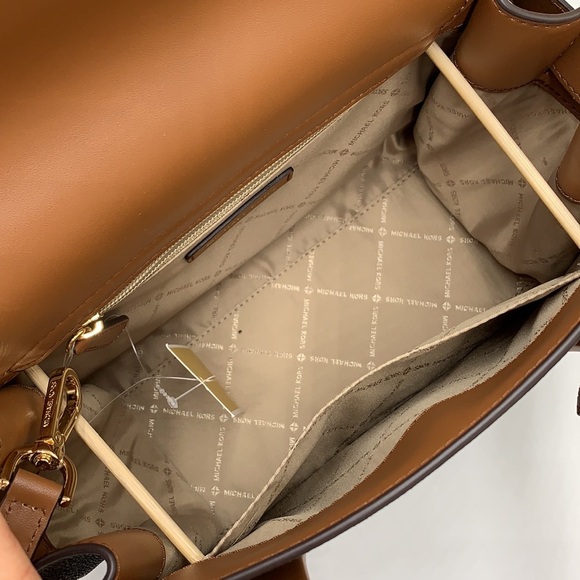 MICHAEL KORS CARMEN MEDIUM FLAP SATCHEL BROWN SIGNATURE COLOR - Picture 13 of 16